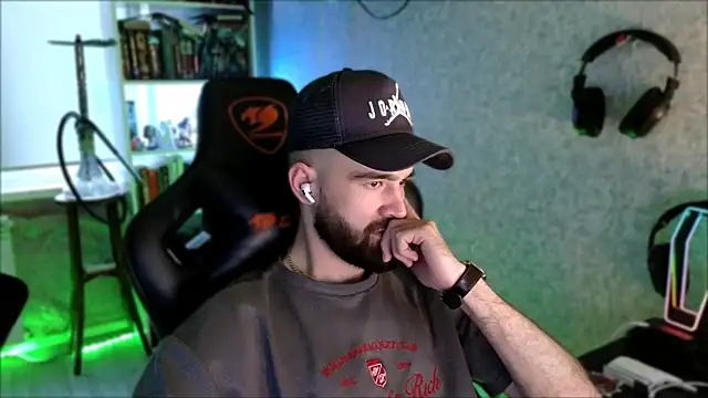 _Serious_Man webcam