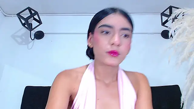 srta_luciana live cam on StripChat