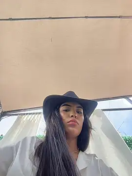 MystiqueXXX webcam
