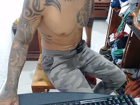 musclebody12 live cam on StripChat