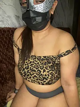 LioraWance live webcam show