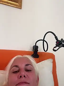 Sofia_beee live webcam show