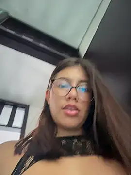Saracalderon live webcam show