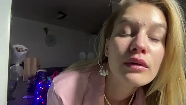 CryBaabyy live webcam show