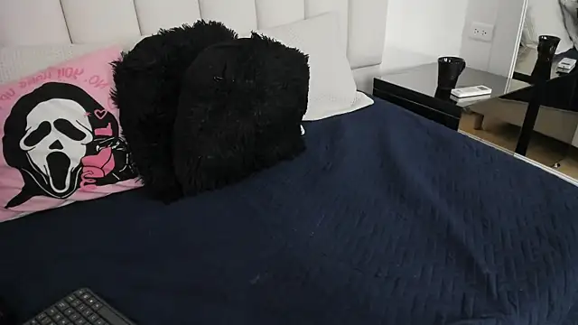 KendallDemie webcam