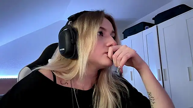 tutsiecutie live webcam show