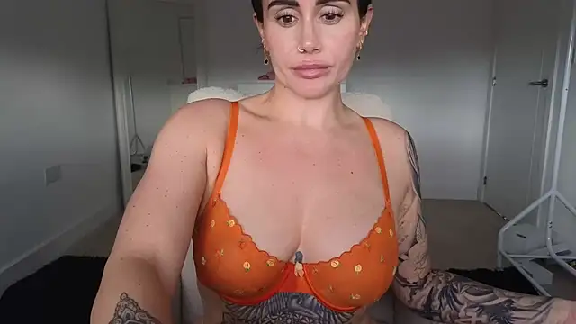 LibbyLoveHeartx live webcam show