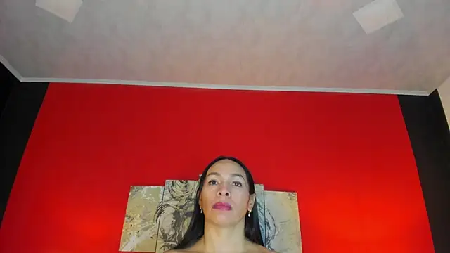 LucianaMadura1 live cam on StripChat