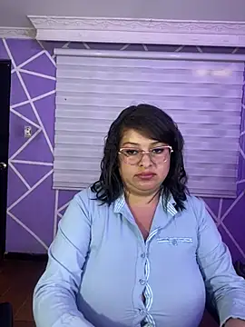 MiiaaJoness webcam