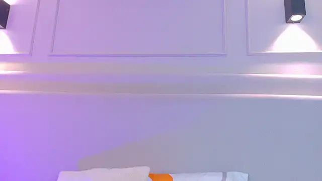 NaomiKlarc webcam