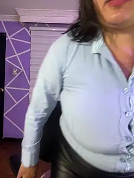 MiiaaJoness live cam on StripChat