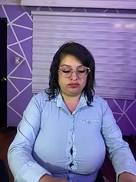 MiiaaJoness webcam