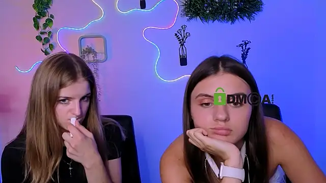 lisa_dark_ webcam
