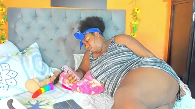 nahiroby_ebony webcam