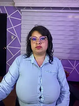 MiiaaJoness live webcam