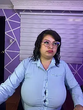 MiiaaJoness webcam