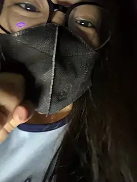 ZzyzyZ-009 live webcam show