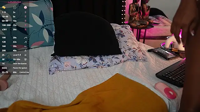 colombiamommy live webcam show