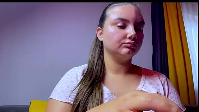 Dreamyblushfairy live cam on StripChat