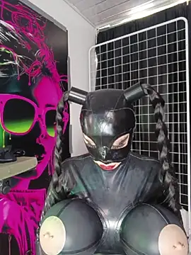 LatexDevil_Blondie webcam