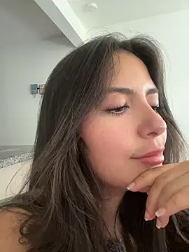 sukhakunis1 live webcam show