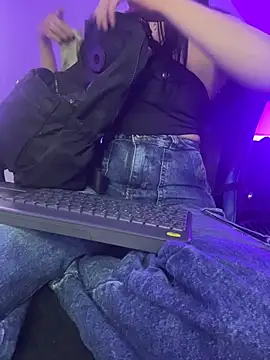 Isabella_21x live cam on StripChat