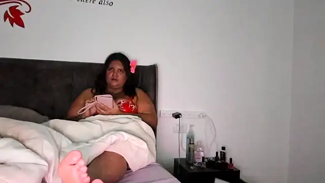 YasminQueen001 live webcam show