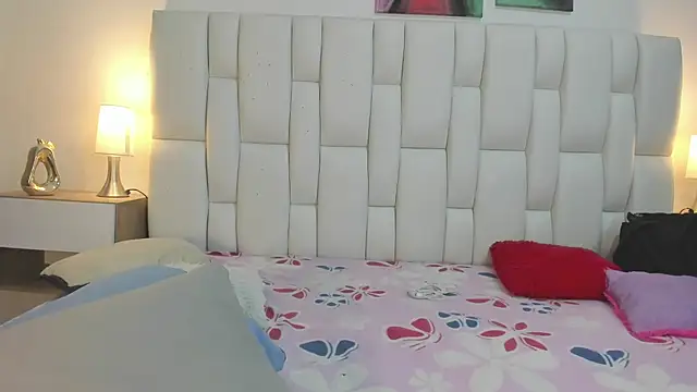 mask_red_girl live webcam show