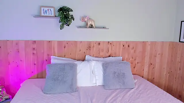 ChloeeSmiith live cam on StripChat