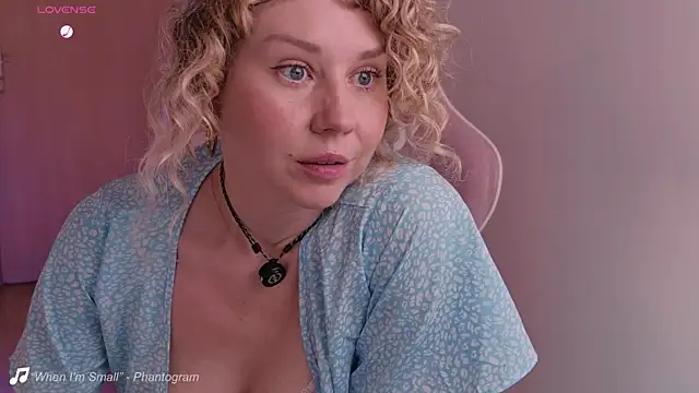 ellathemuse live cam on StripChat