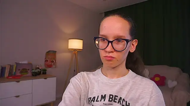 bettybrowni (F teen) - caressing the neck