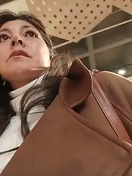 emma_tour (F mature) - I take off my panties in public