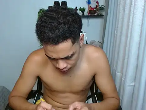 curlyasian_njxx live cam on StripChat