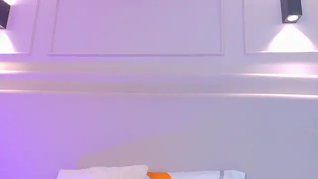 NaomiKlarc webcam
