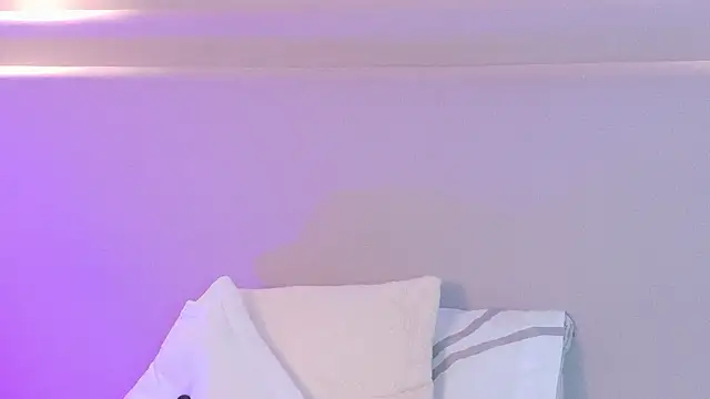 NaomiKlarc webcam