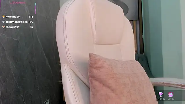 NaomiFrost webcam
