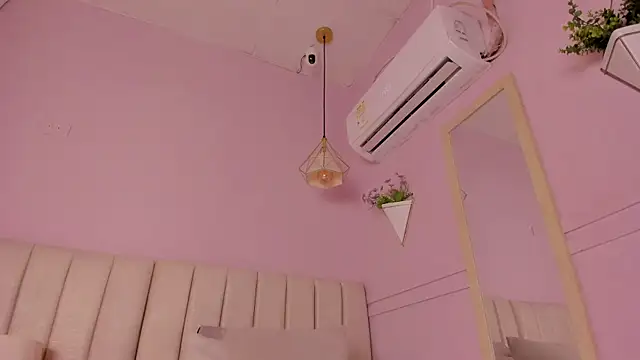 _lucia_18 live cam on StripChat