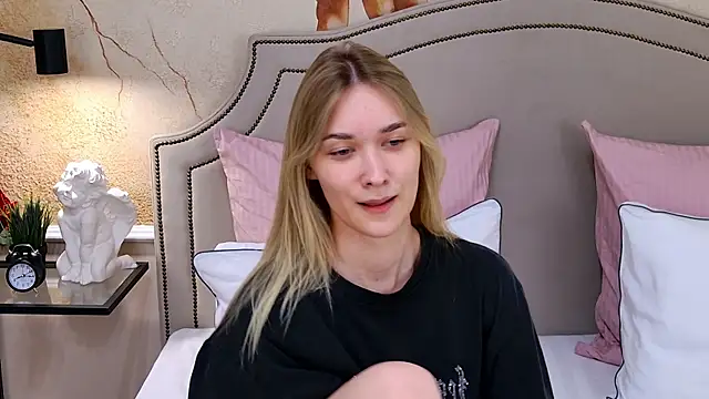 AmadaReine webcam