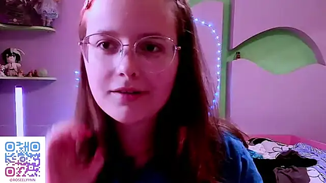 RoseLyyn webcam