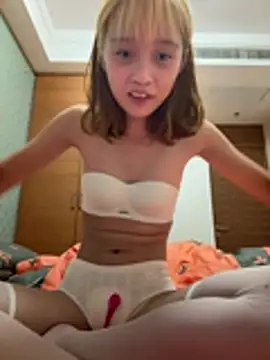 yangyang520-18girl live cam on StripChat