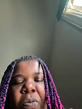 QueenTease420 live webcam show