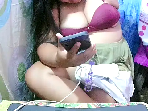 lovebir_26 live cam on StripChat
