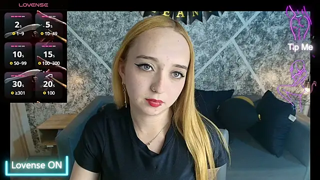 Liaroberts1 live cam on StripChat