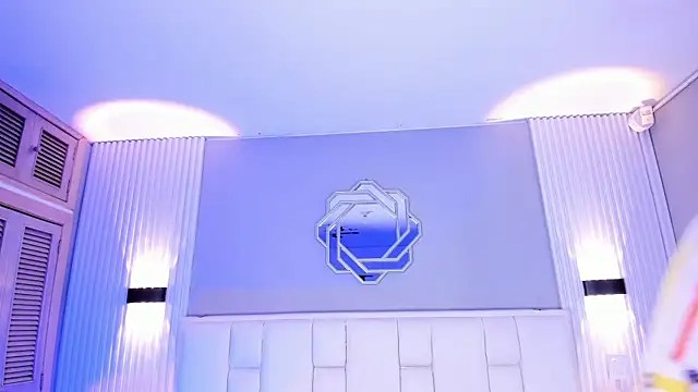 NanaOsaky live webcam show