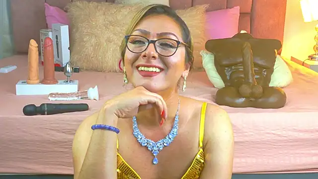 Lunitaa_Diva live cam on StripChat