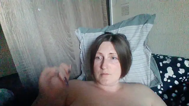 AllaSowinskaya live cam on StripChat