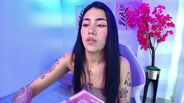 Rainy_doll live cam on StripChat