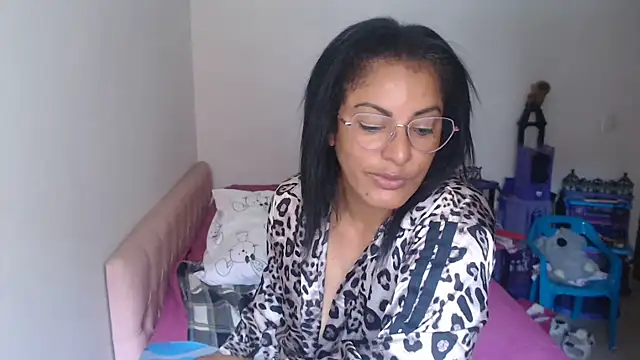 kateleyagrey live cam on StripChat