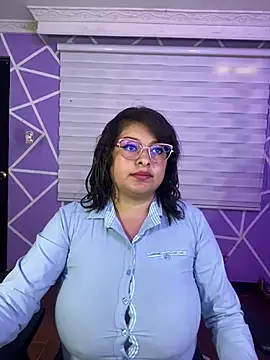 MiiaaJoness webcam