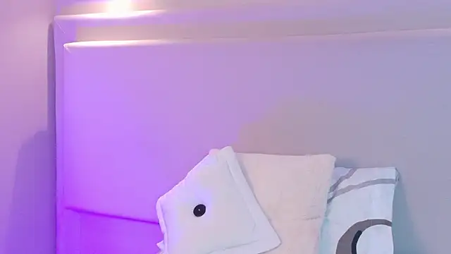 NaomiKlarc webcam